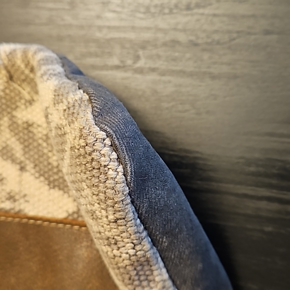 Myra Crossbody Western Bag - Picture 12 of 13